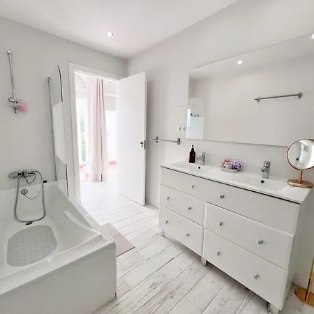 Malibu Close To Puerto Banus By 别墅