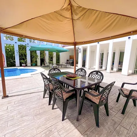 Malibu Close To Puerto Banus By 马尔韦利亚