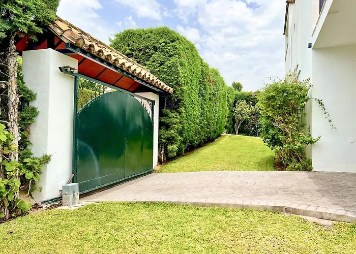 Villa Malibu Close To Puerto Banus By *